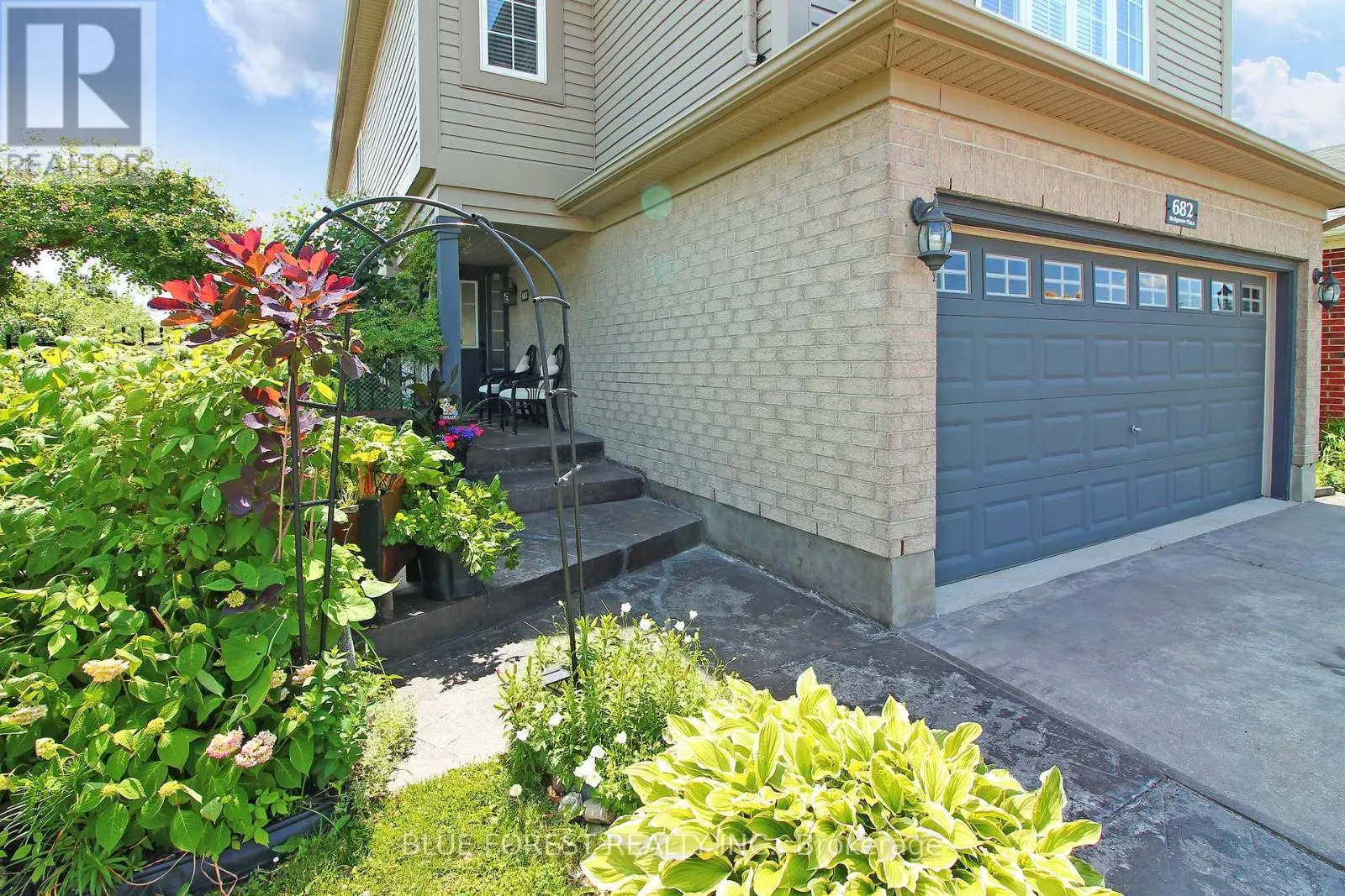 682 HEDGEROW PLACE