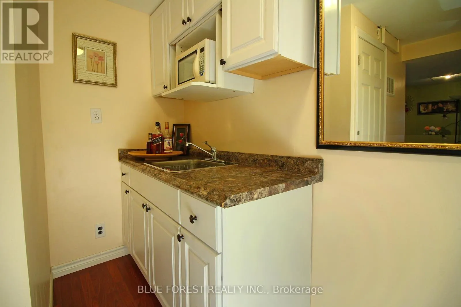 682 HEDGEROW PLACE