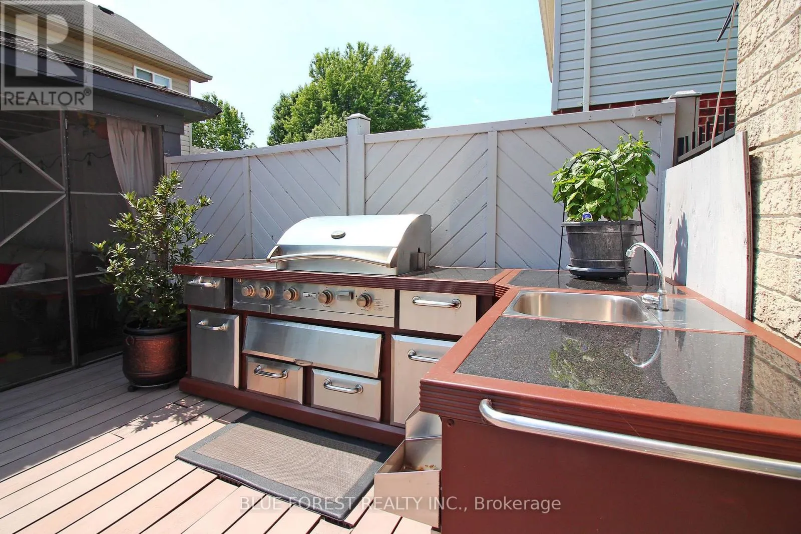 682 HEDGEROW PLACE