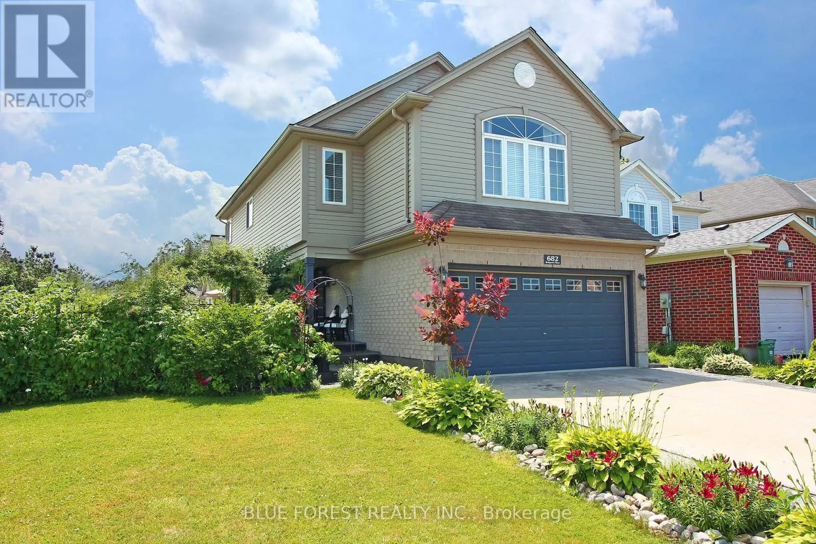 682 HEDGEROW PLACE