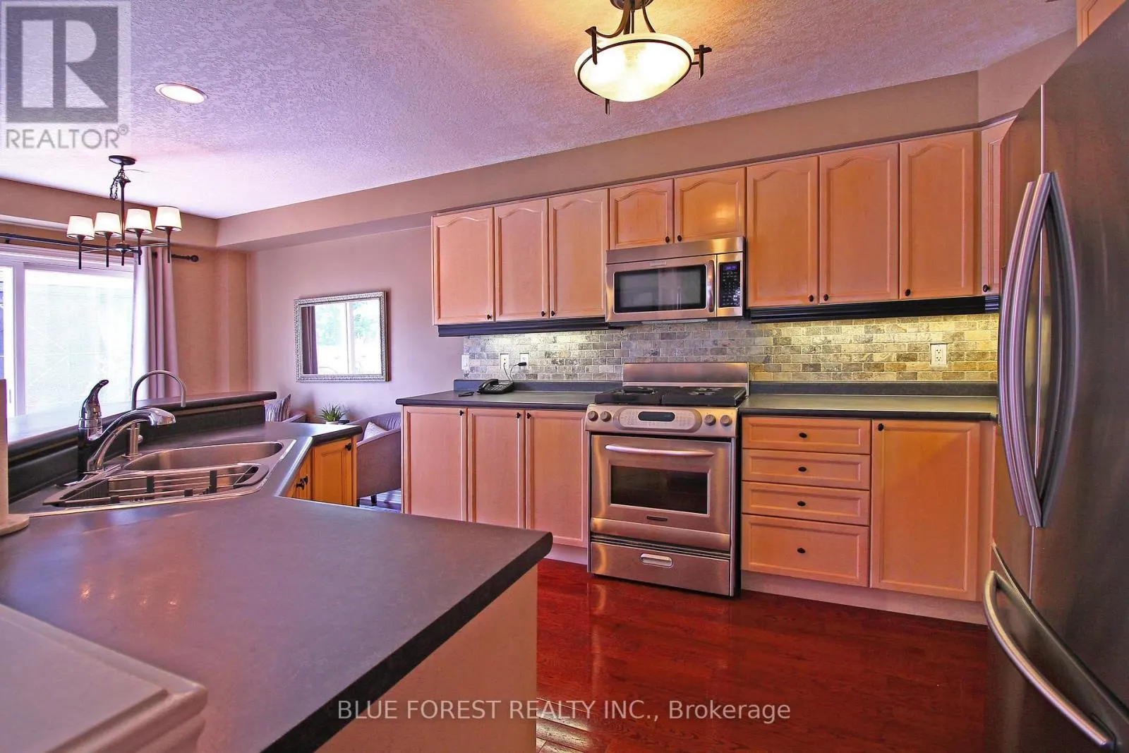 682 HEDGEROW PLACE