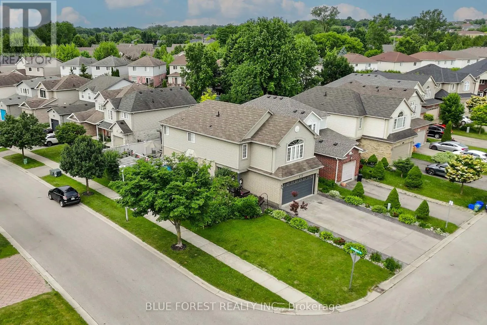682 HEDGEROW PLACE