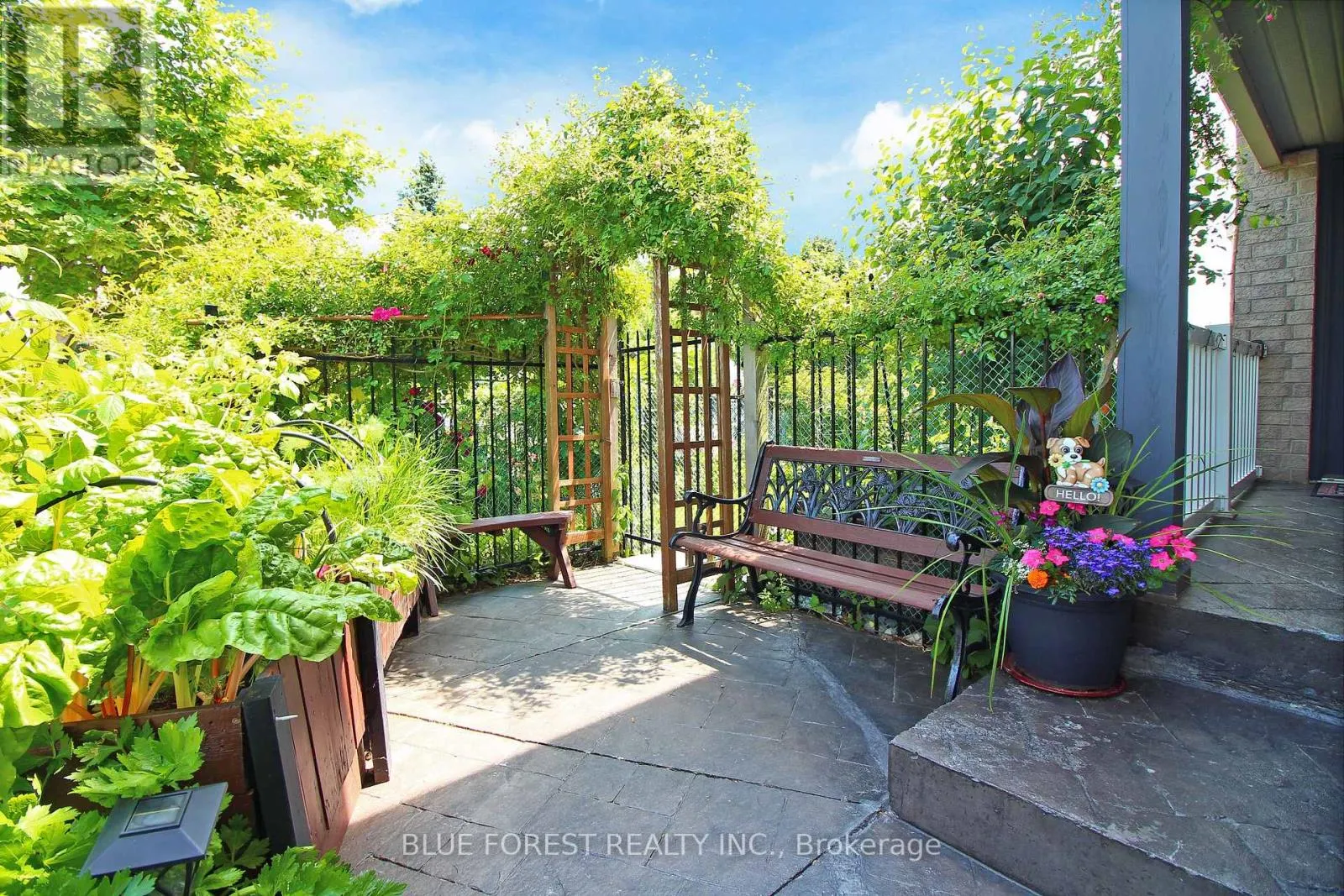 682 HEDGEROW PLACE