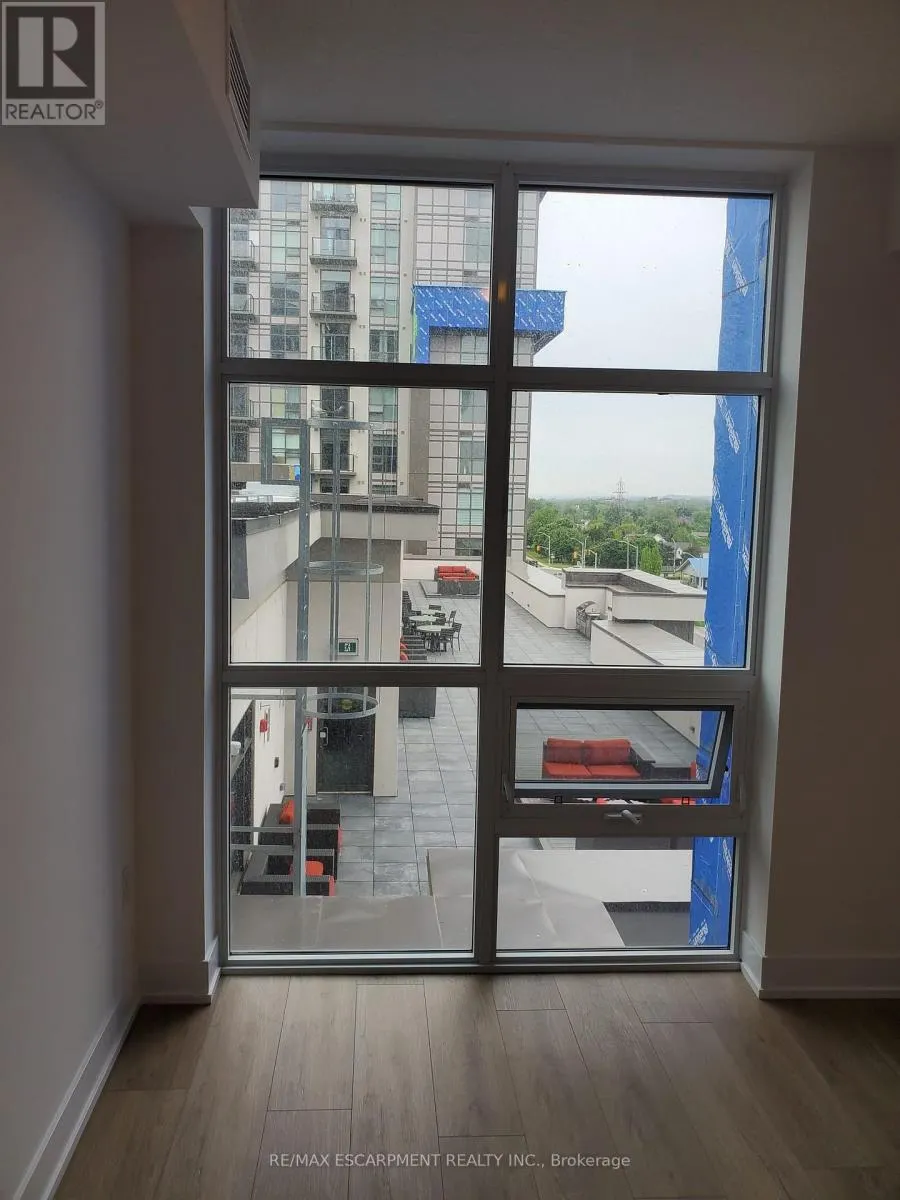 601 - 470 DUNDAS STREET E