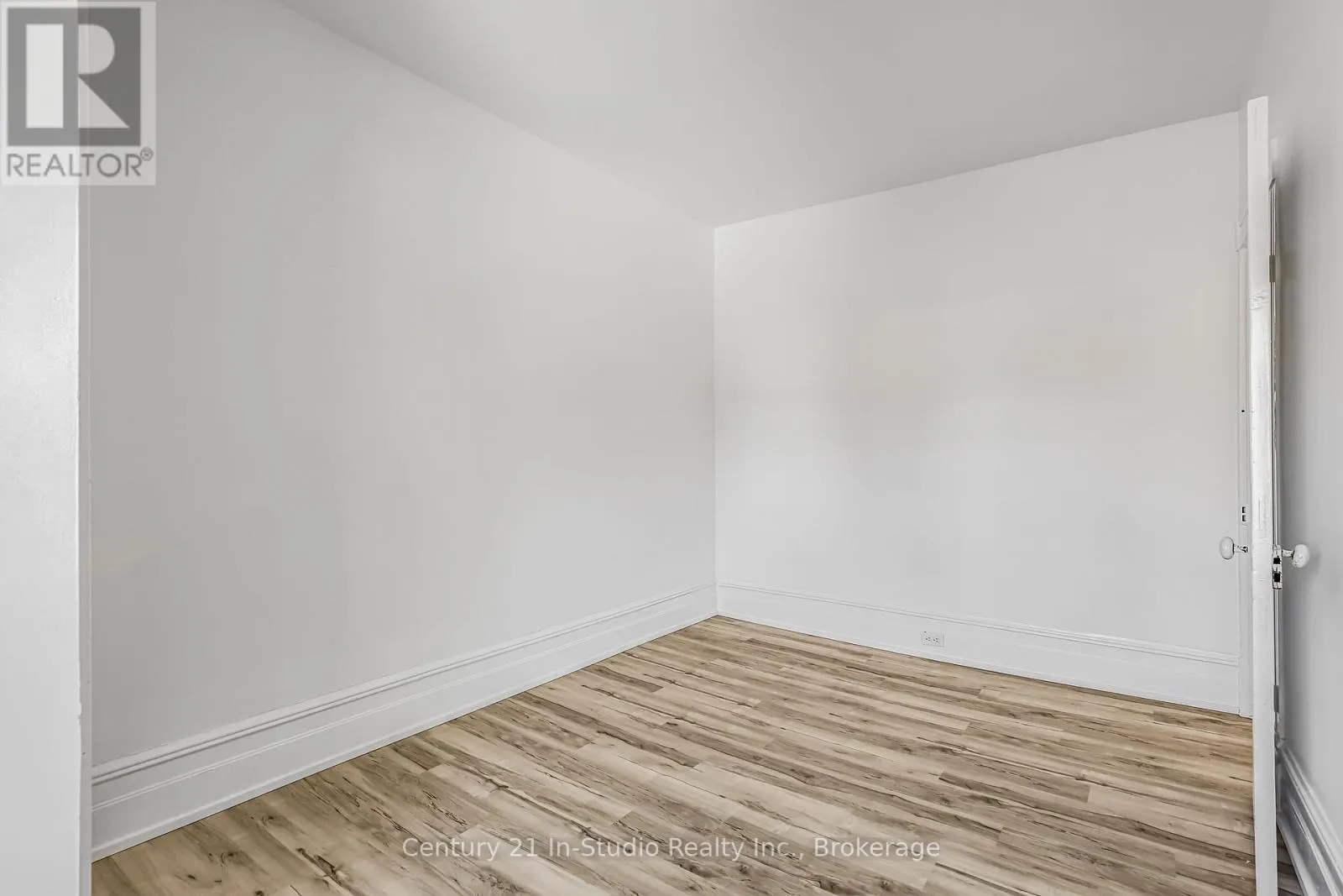 26 WELLINGTON AVENUE S