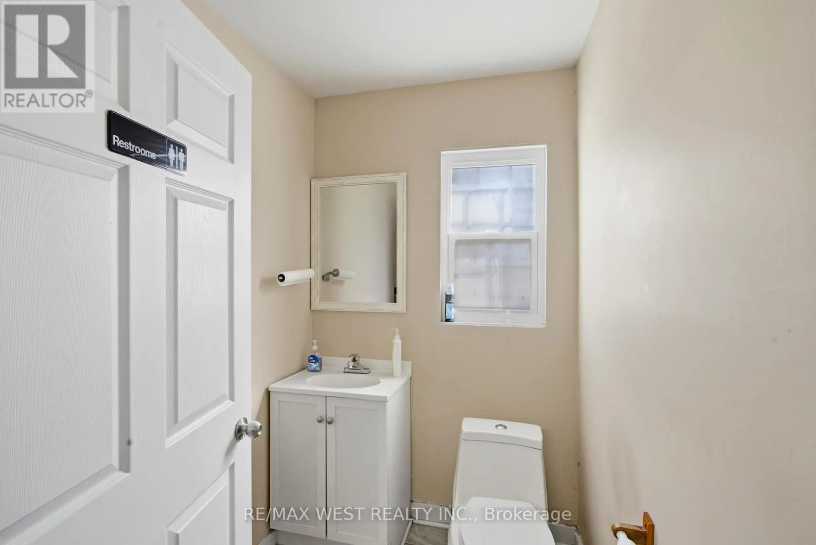 597 BARTON STREET E