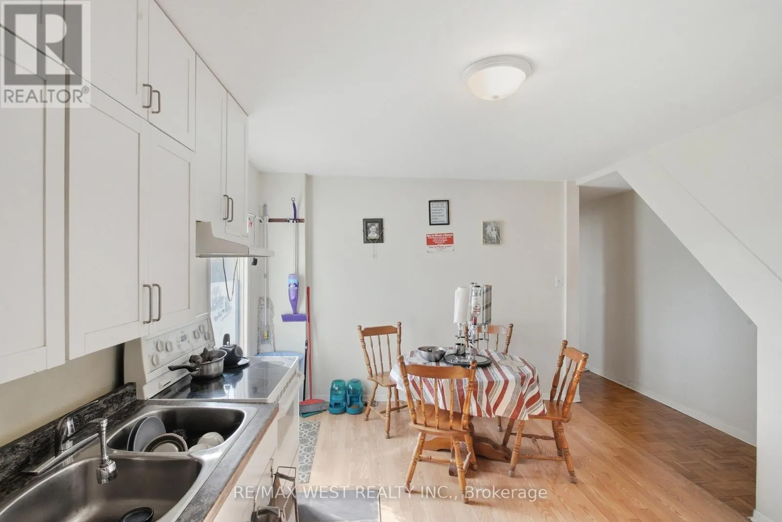 597 BARTON STREET E