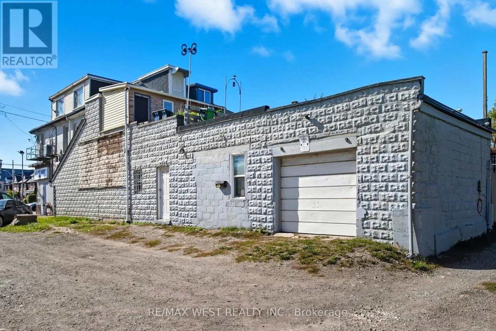 597 BARTON STREET E