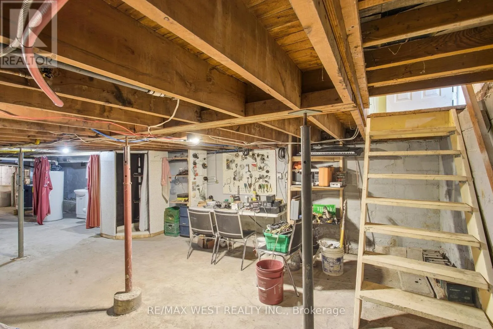 597 BARTON STREET E