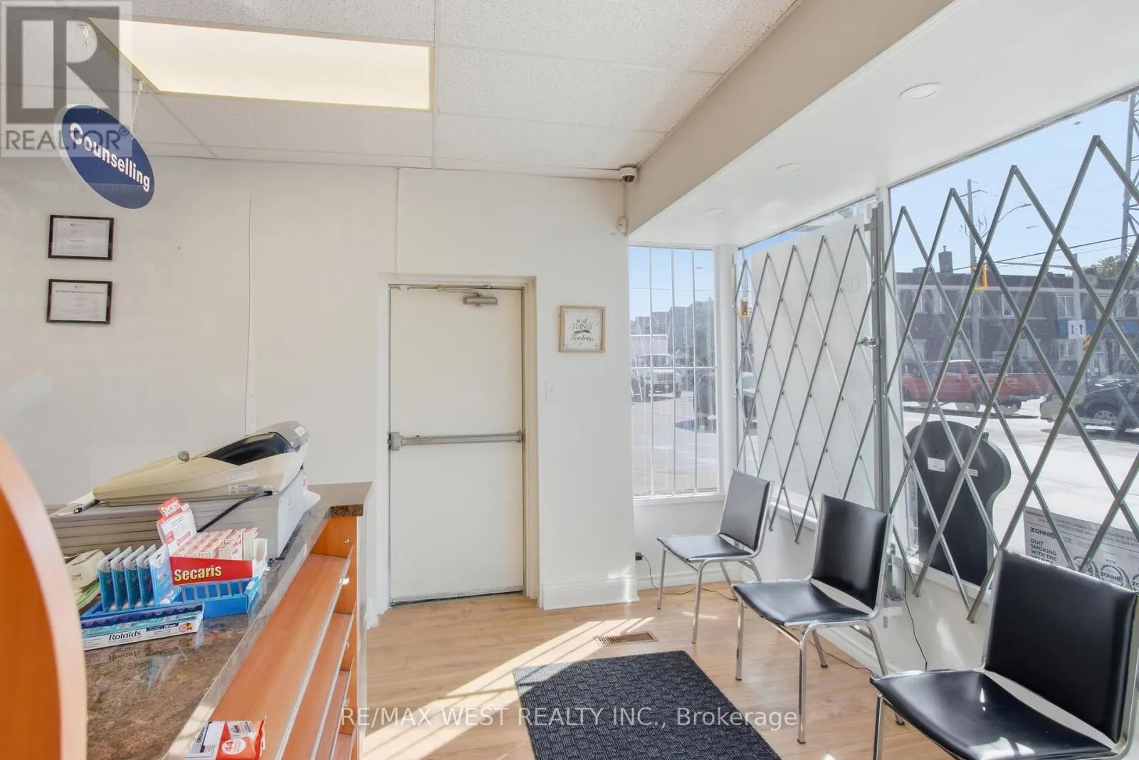 597 BARTON STREET E
