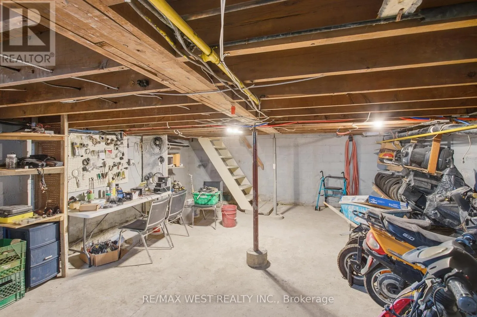 597 BARTON STREET E