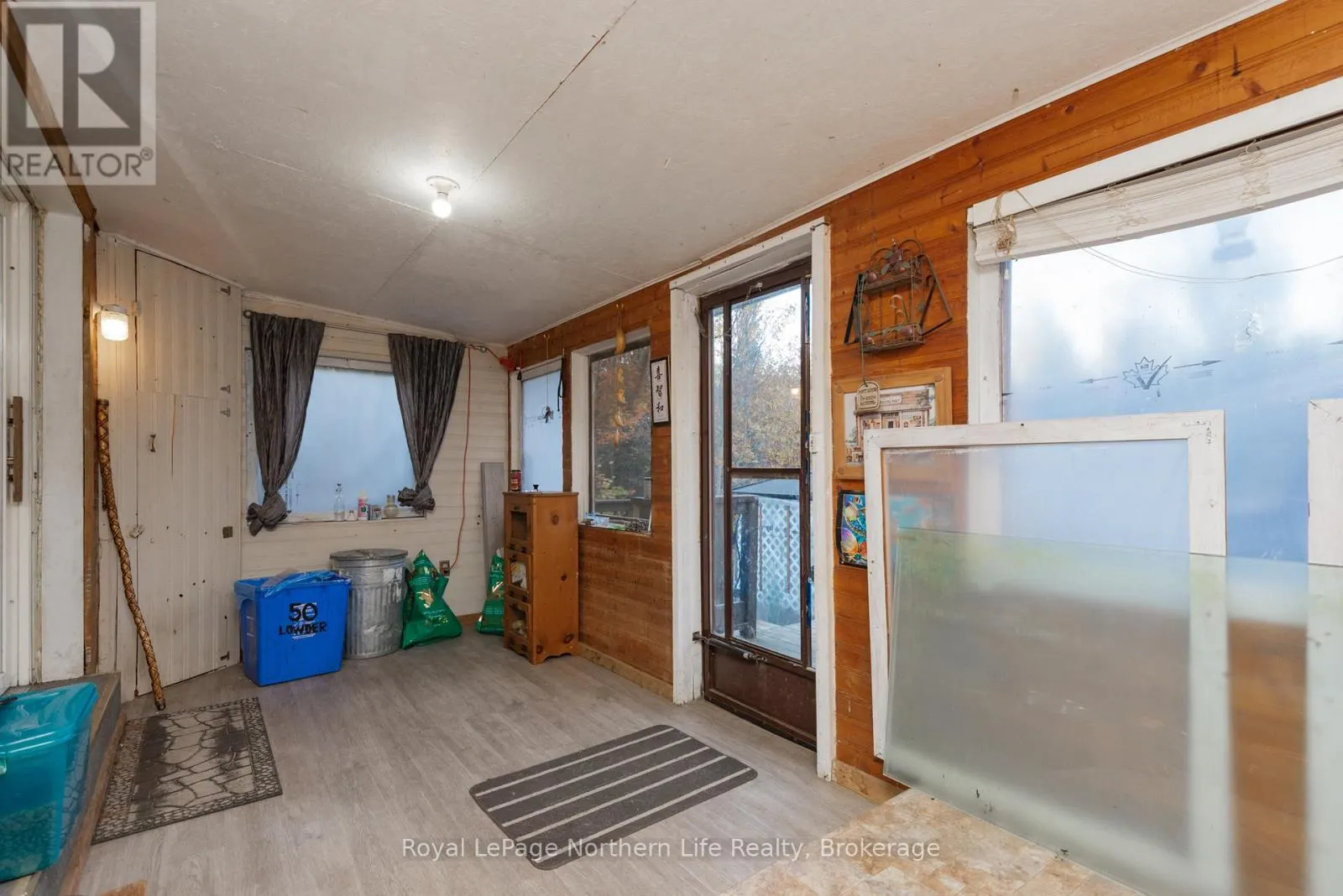 903 HIGHWAY 17 E