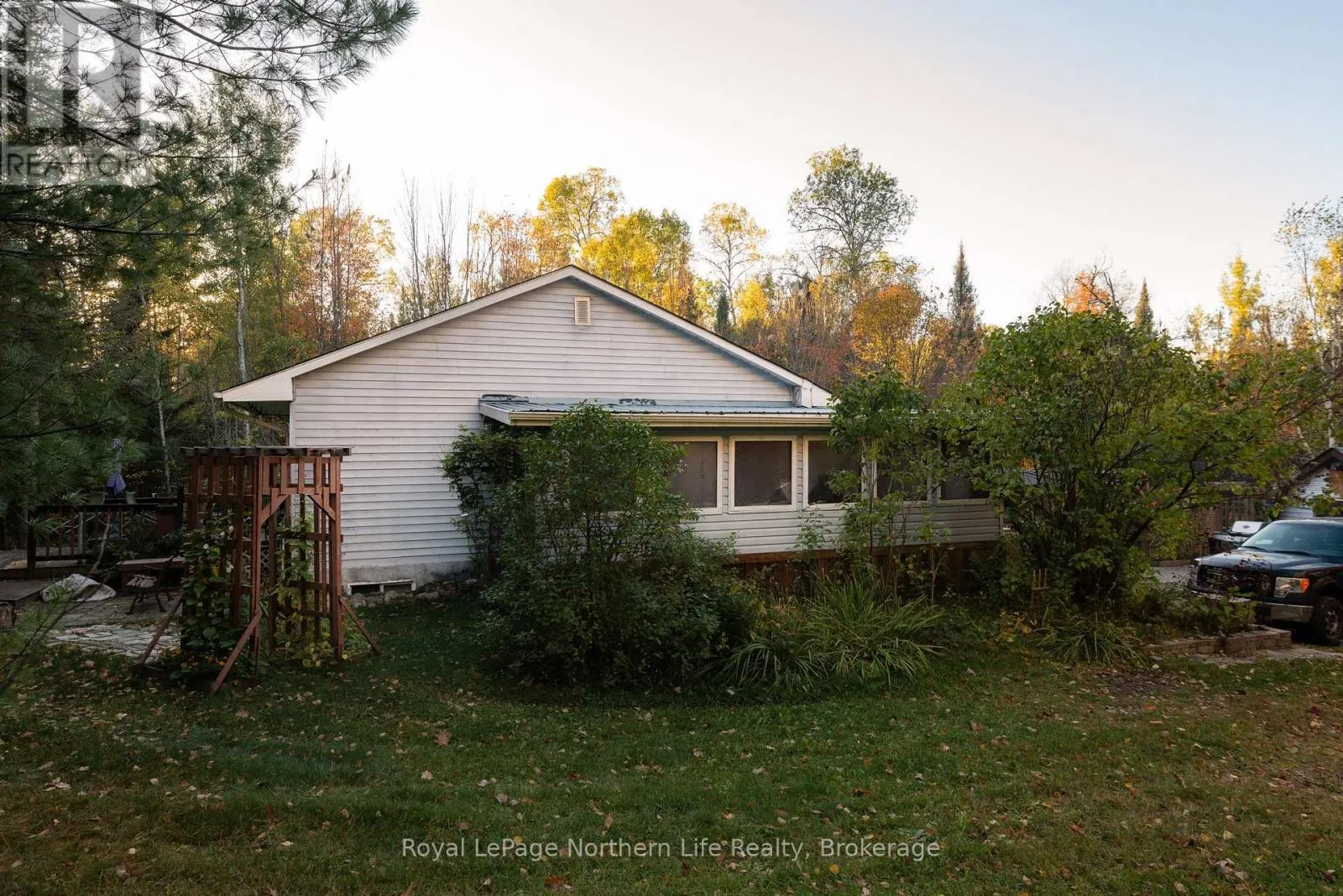 903 HIGHWAY 17 E