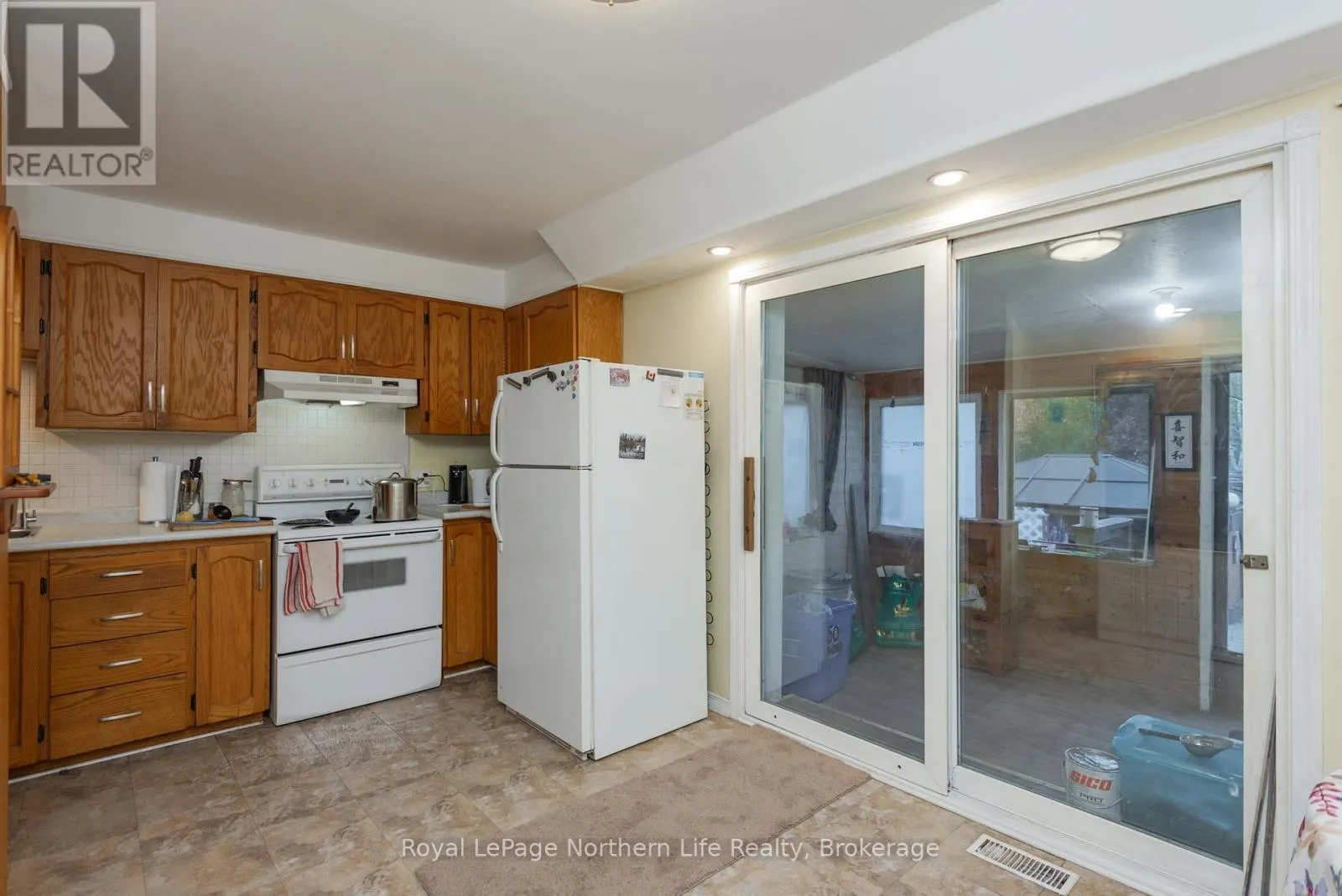 903 HIGHWAY 17 E