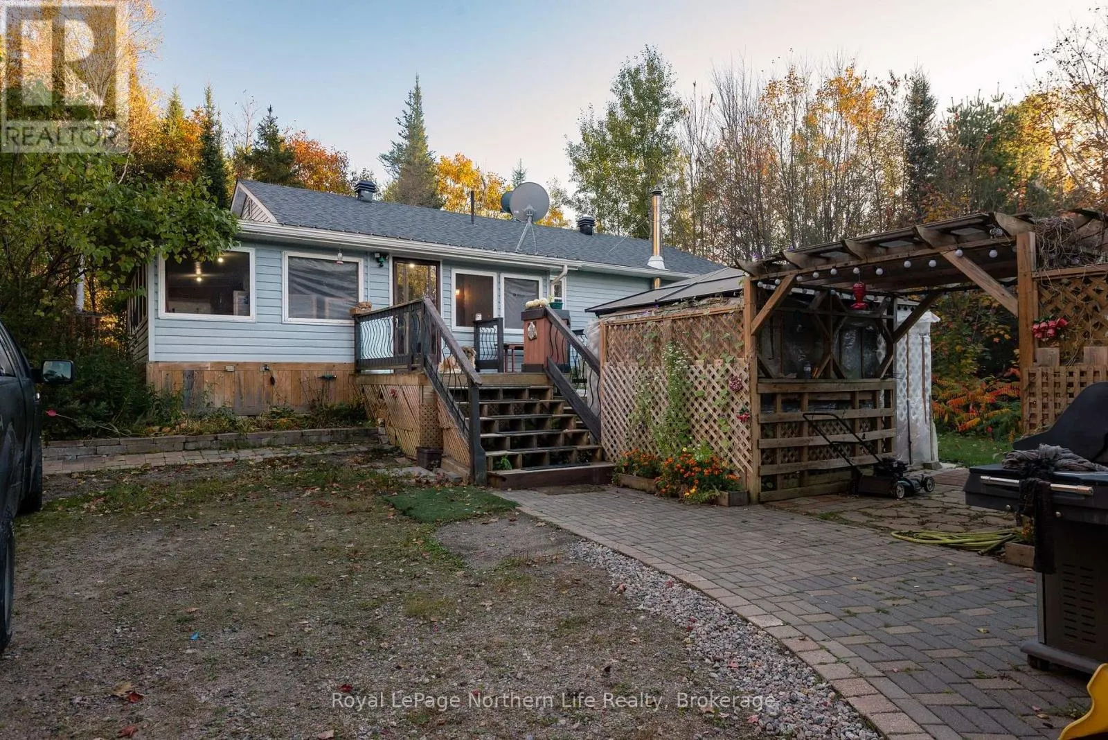 903 HIGHWAY 17 E