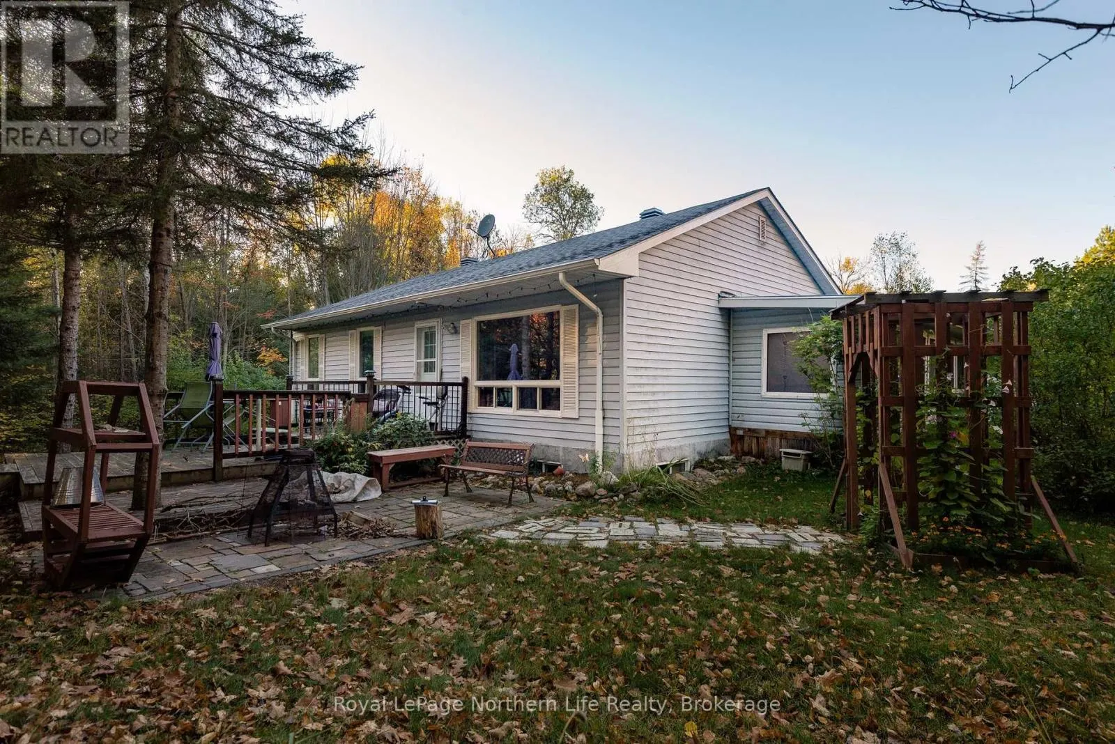 903 HIGHWAY 17 E
