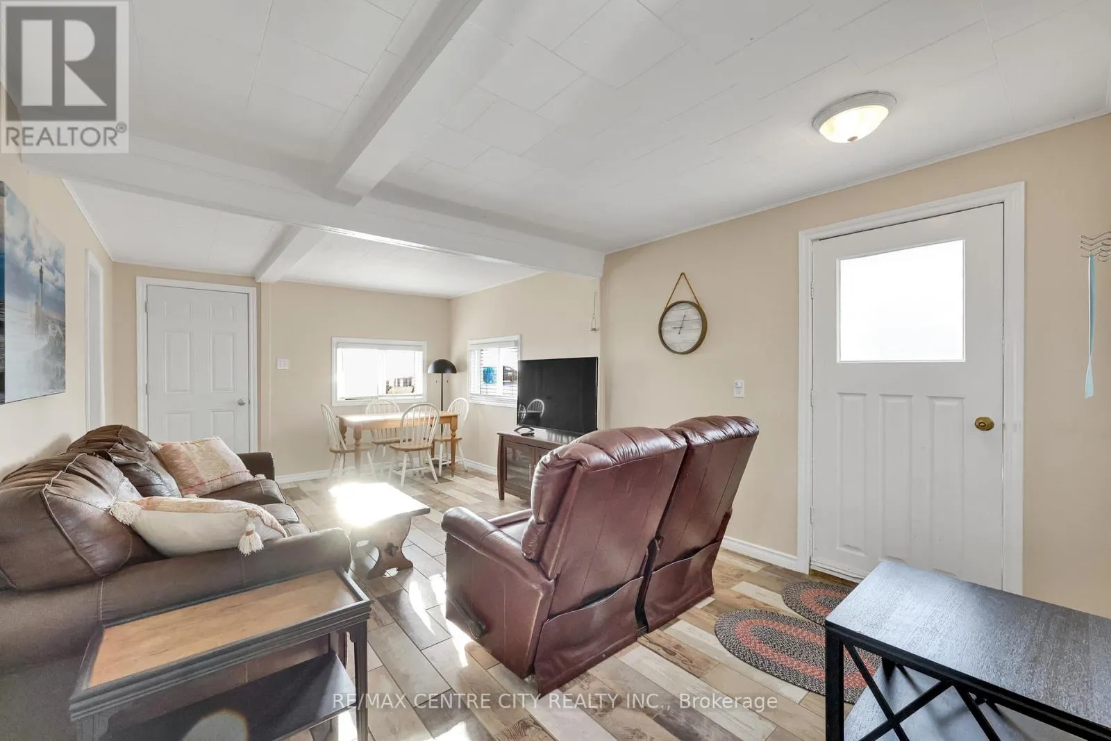 3143 COLIN STREET