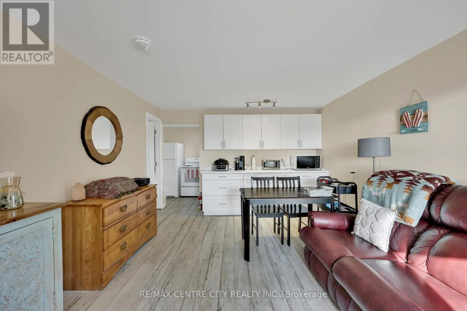 3143 COLIN STREET