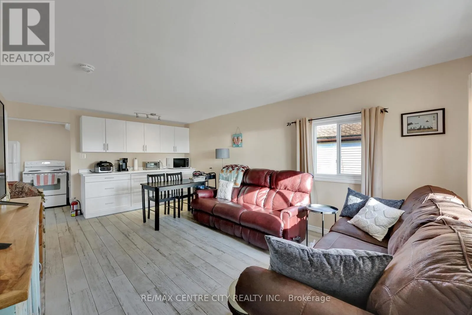 3143 COLIN STREET