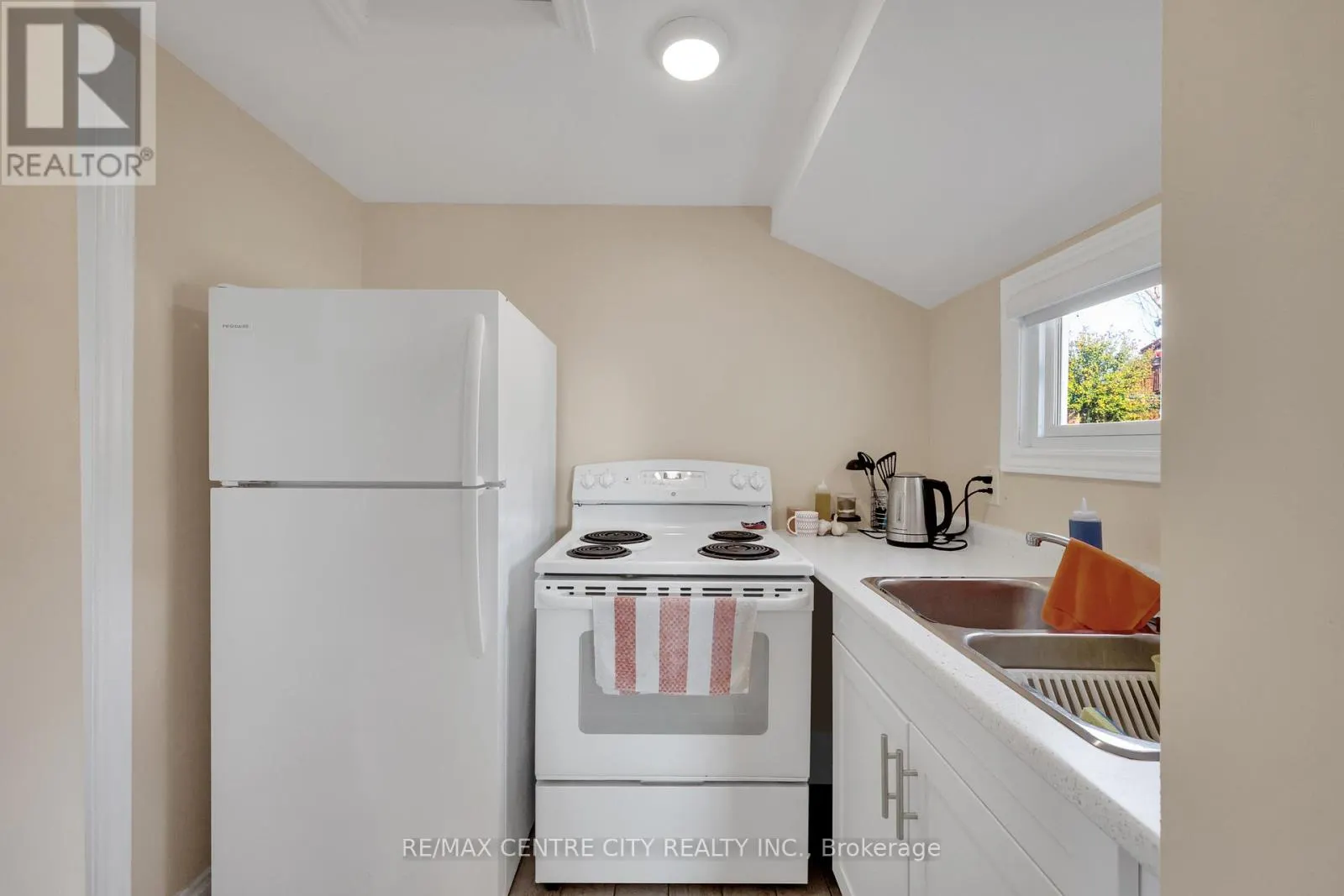 3143 COLIN STREET