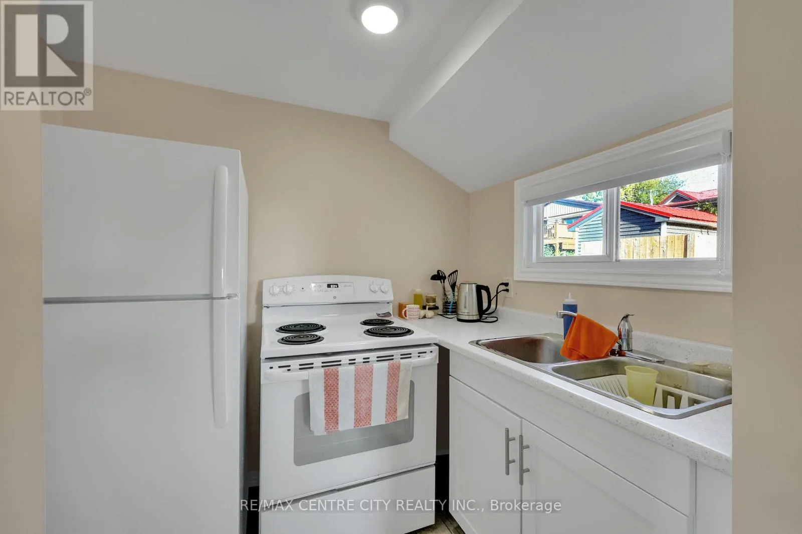 3143 COLIN STREET
