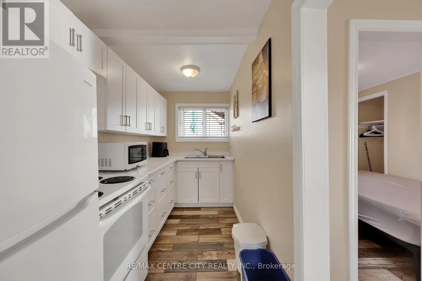 3143 COLIN STREET