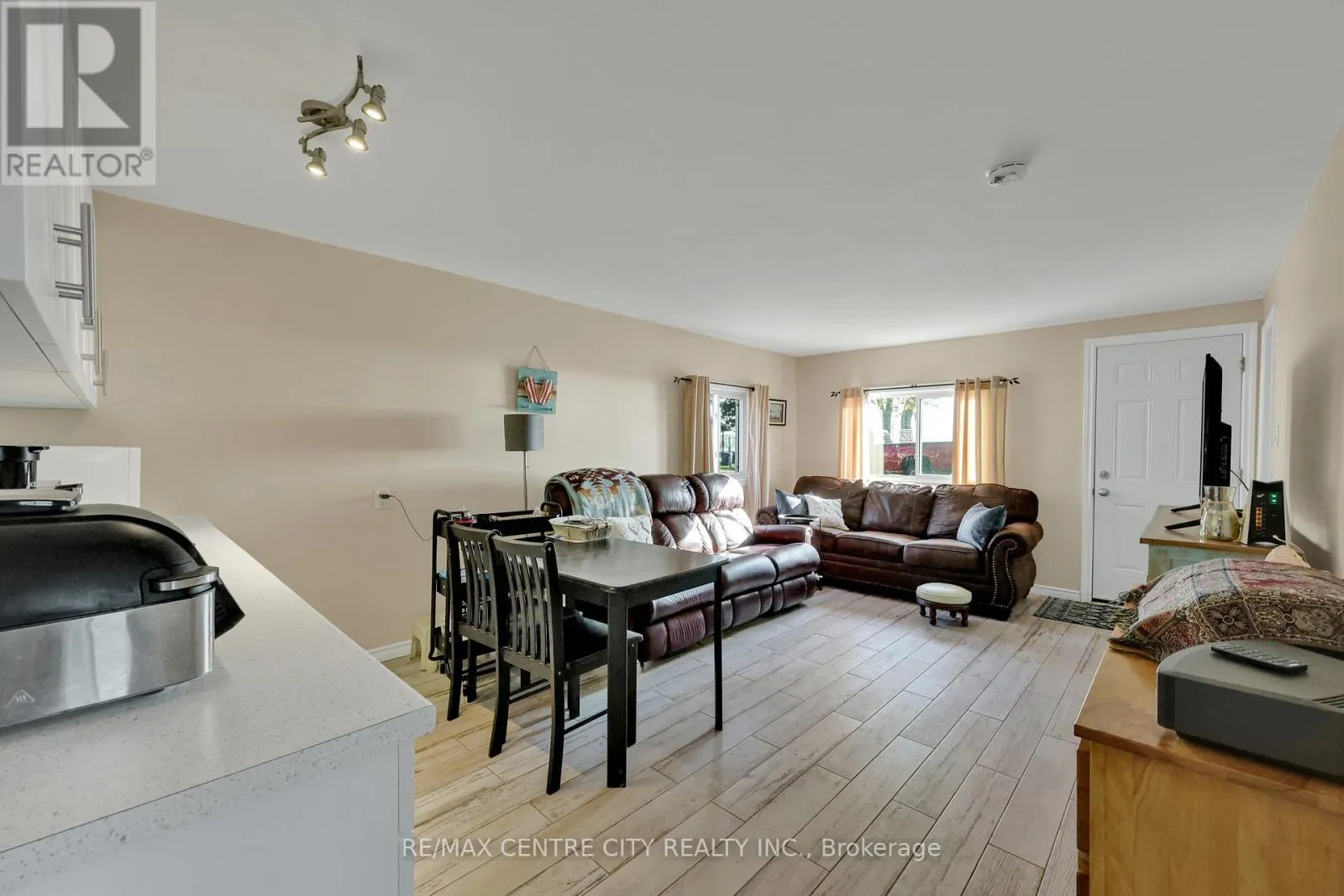 3143 COLIN STREET