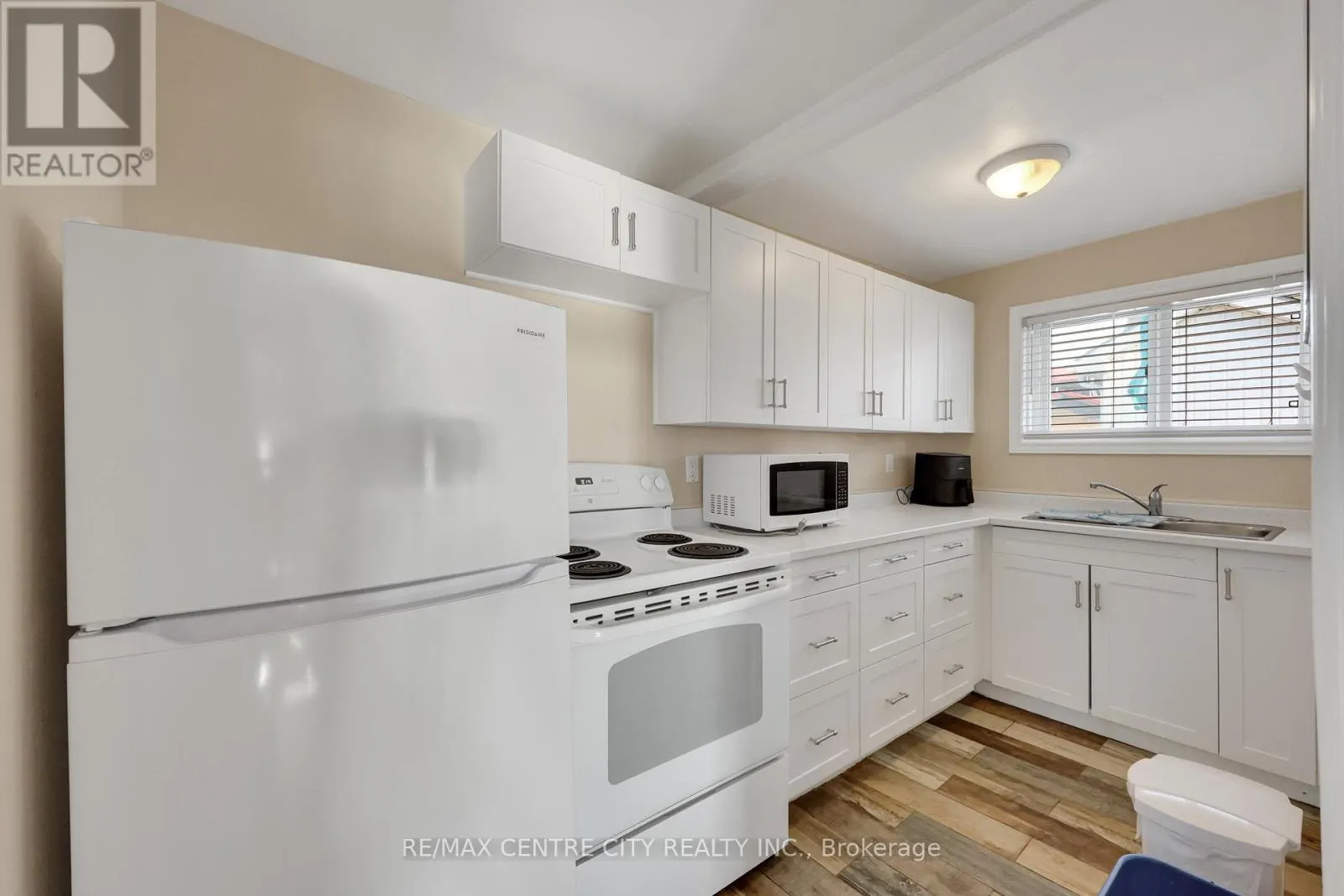 3143 COLIN STREET