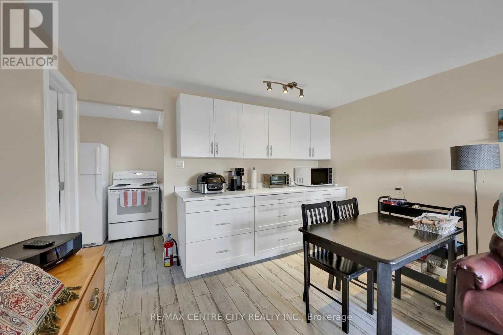 3143 COLIN STREET