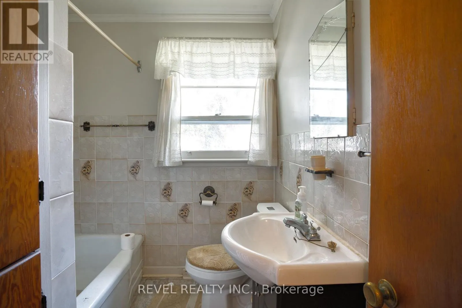 143 OAKSIDE STREET
