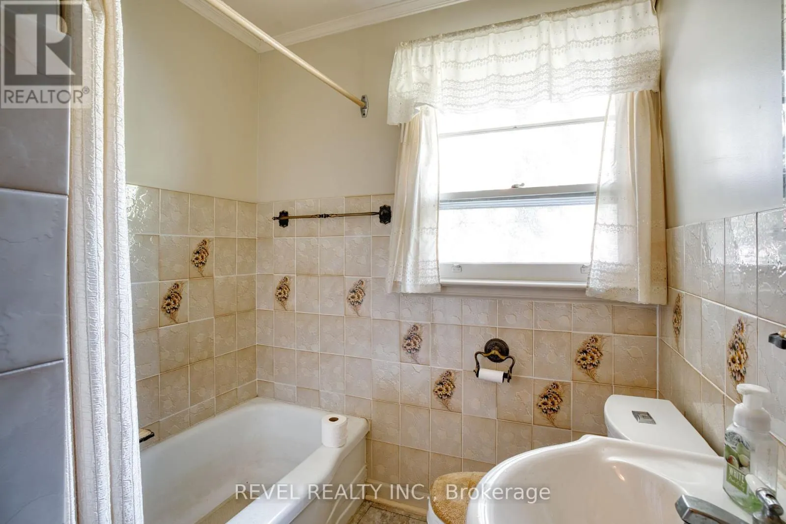 143 OAKSIDE STREET