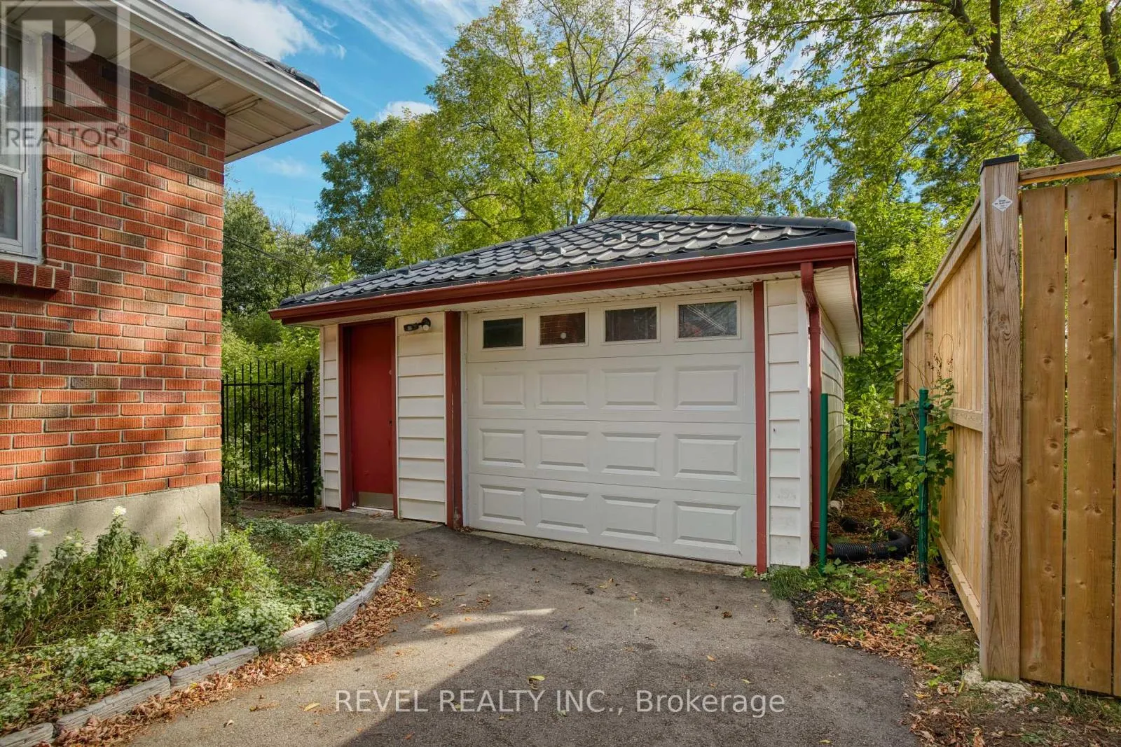 143 OAKSIDE STREET