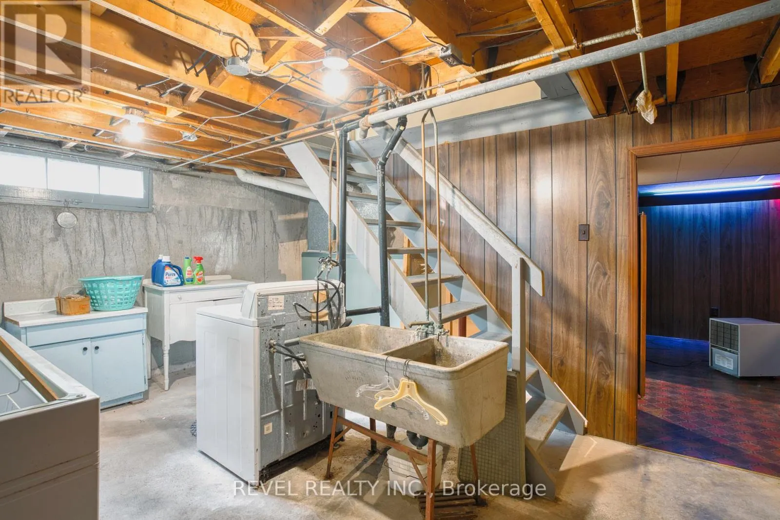 143 OAKSIDE STREET
