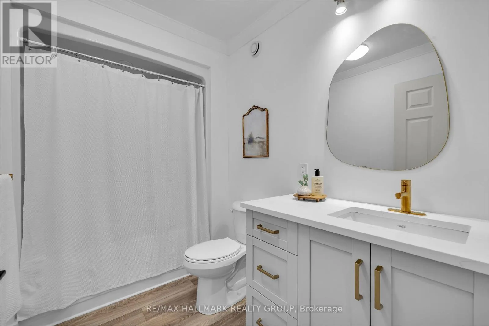 208 TRUDEAU CRESCENT