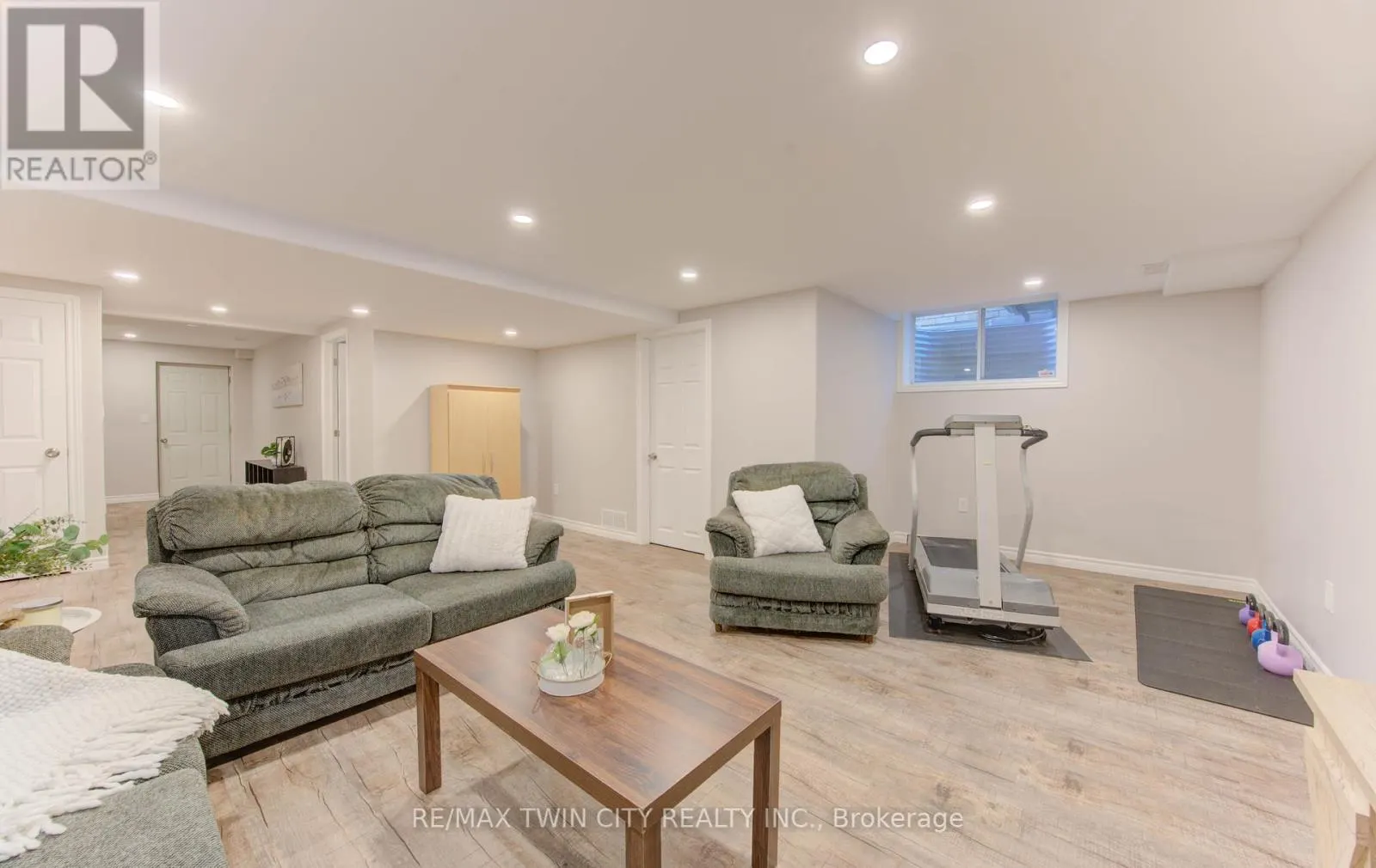 27 OLIVEWOOD WAY