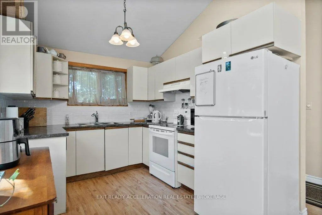 122 BAYVIEW DRIVE