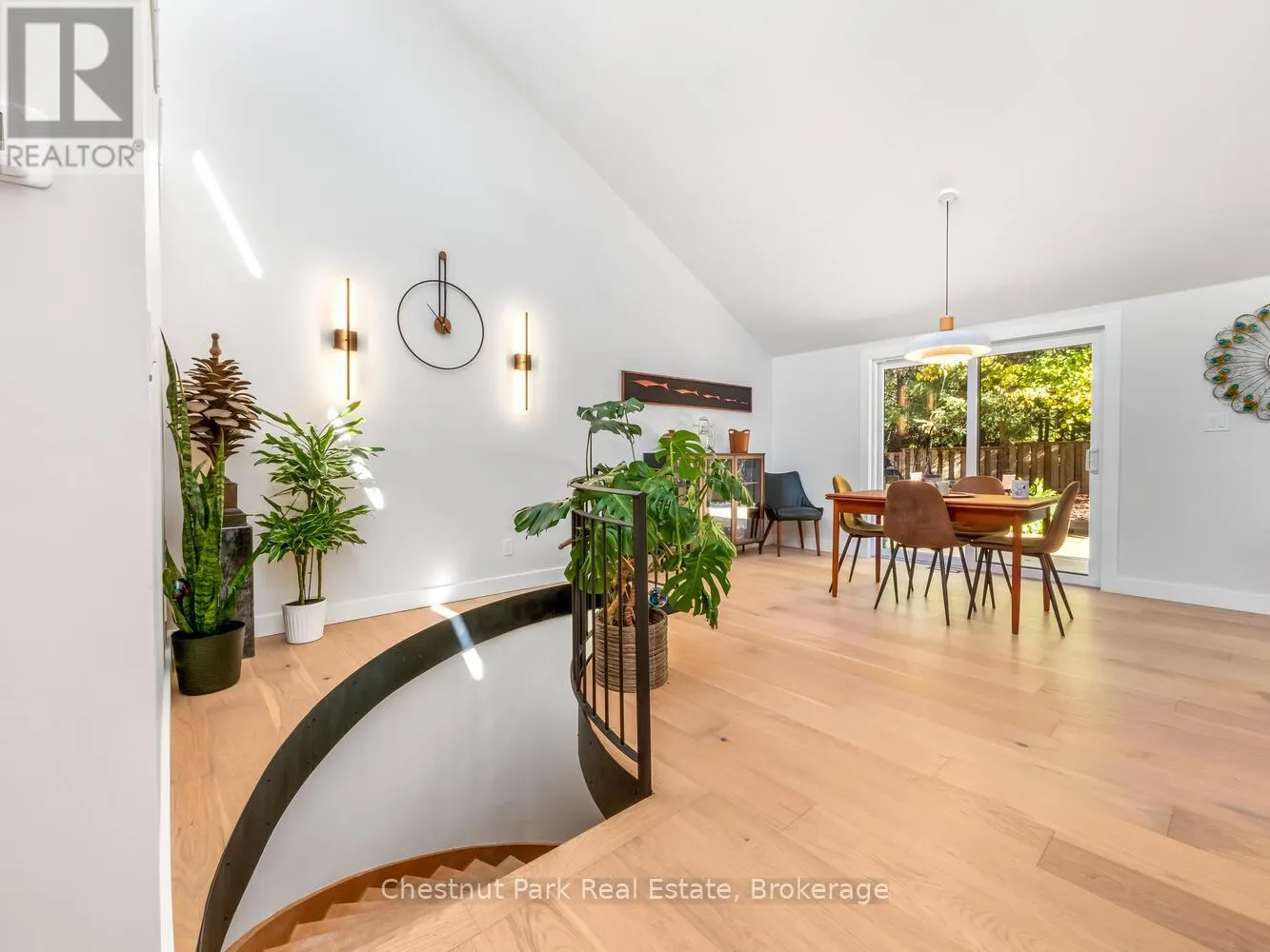 9 ARMSTRONG CRESCENT