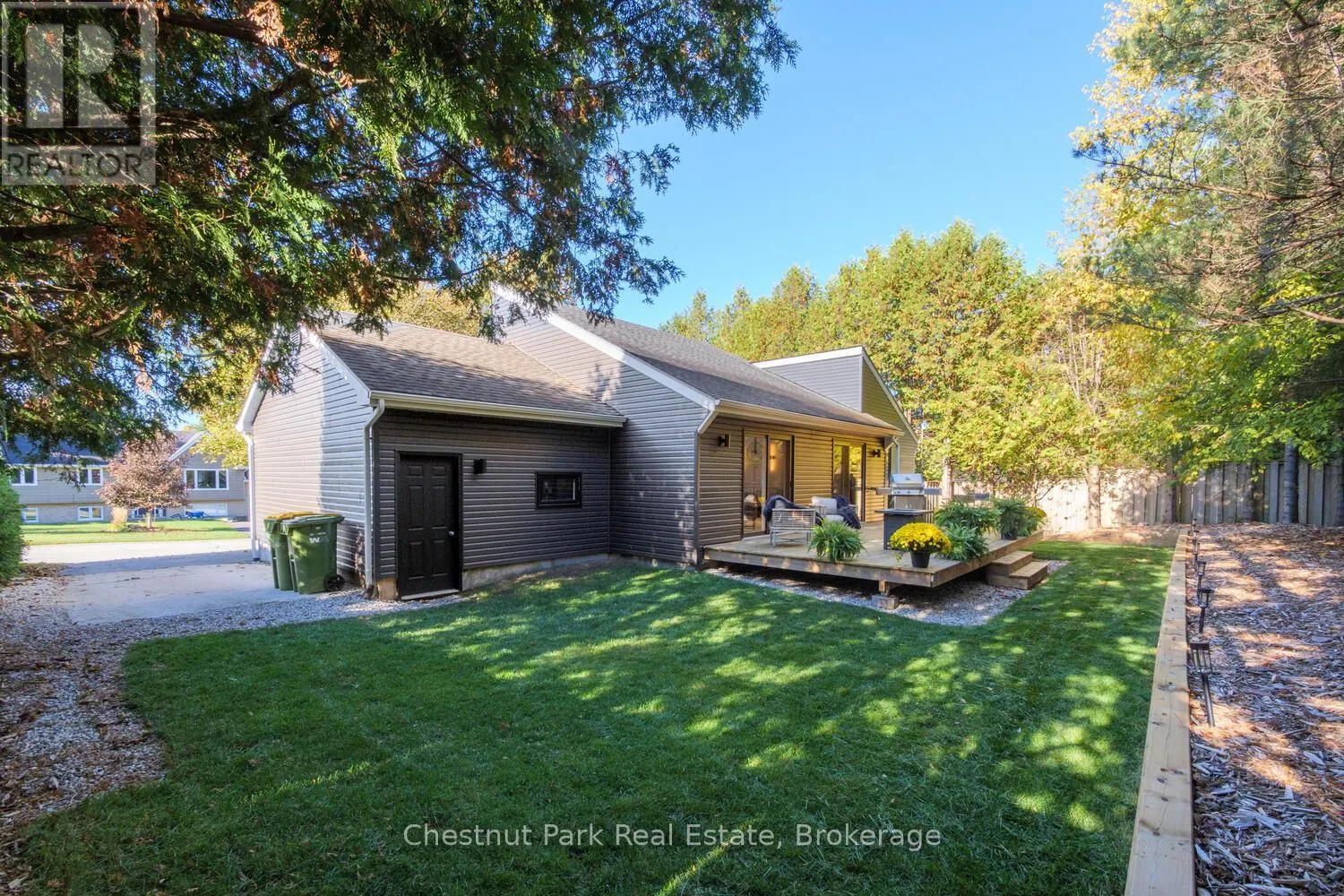 9 ARMSTRONG CRESCENT