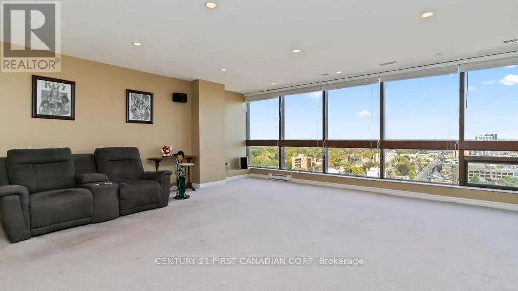 2207 - 389 DUNDAS STREET, #2207