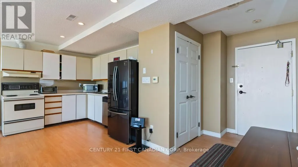 2207 - 389 DUNDAS STREET, #2207