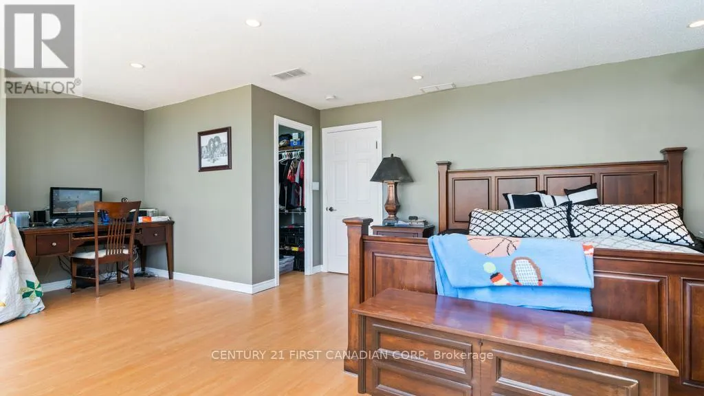 2207 - 389 DUNDAS STREET, #2207