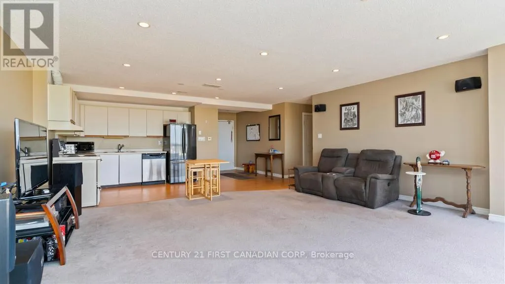 2207 - 389 DUNDAS STREET, #2207