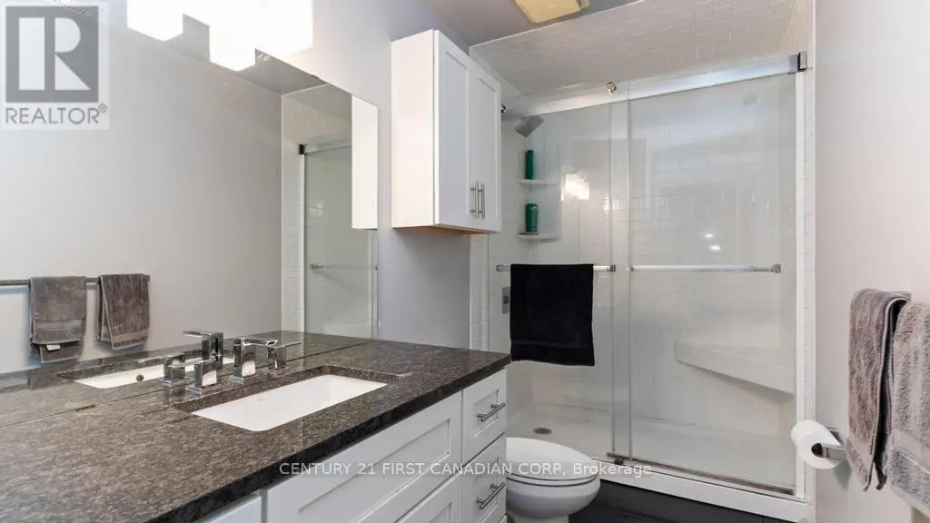 2207 - 389 DUNDAS STREET, #2207