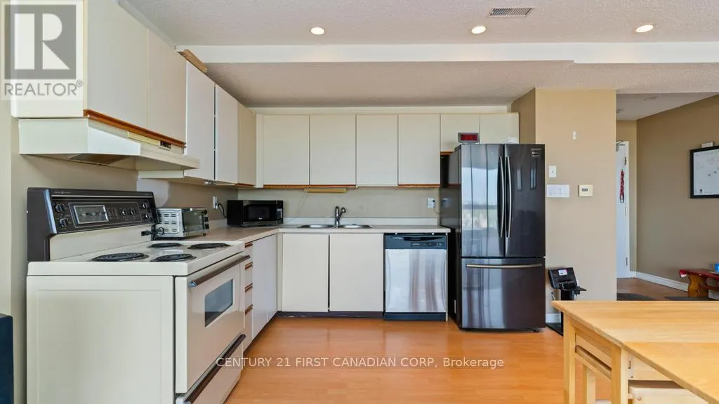 2207 - 389 DUNDAS STREET, #2207