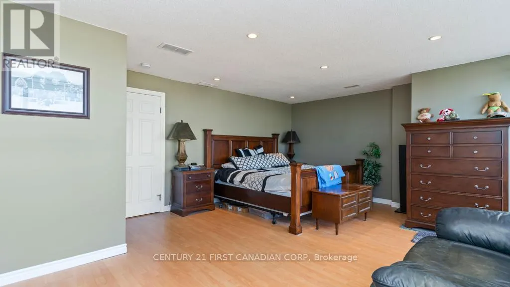 2207 - 389 DUNDAS STREET, #2207