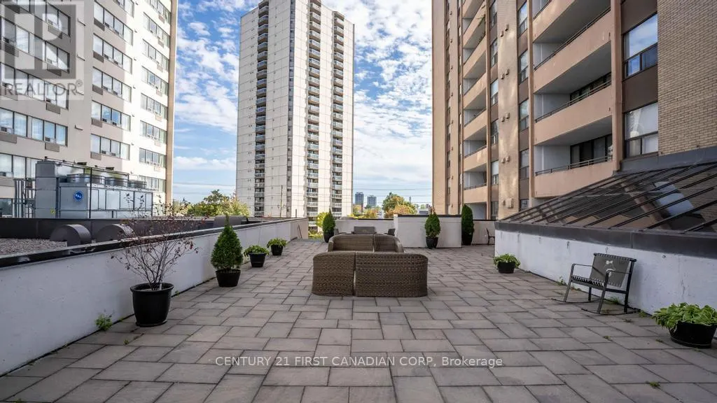 2207 - 389 DUNDAS STREET, #2207