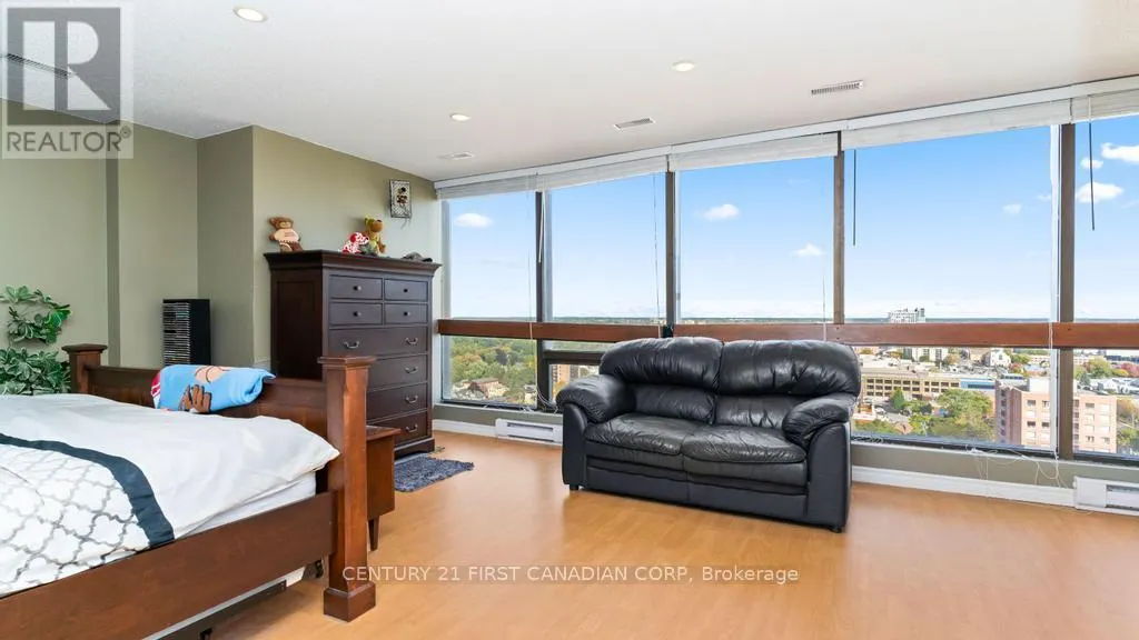 2207 - 389 DUNDAS STREET, #2207