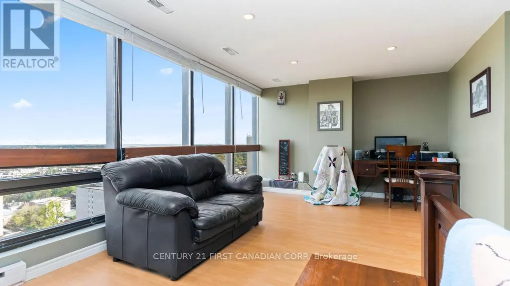 2207 - 389 DUNDAS STREET, #2207