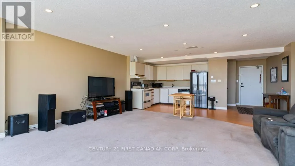 2207 - 389 DUNDAS STREET, #2207