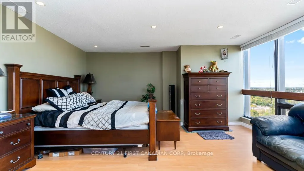 2207 - 389 DUNDAS STREET, #2207